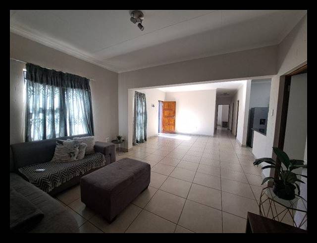 4 BEDROOM SIMPLEX FOR SALE IN ROSEACRE